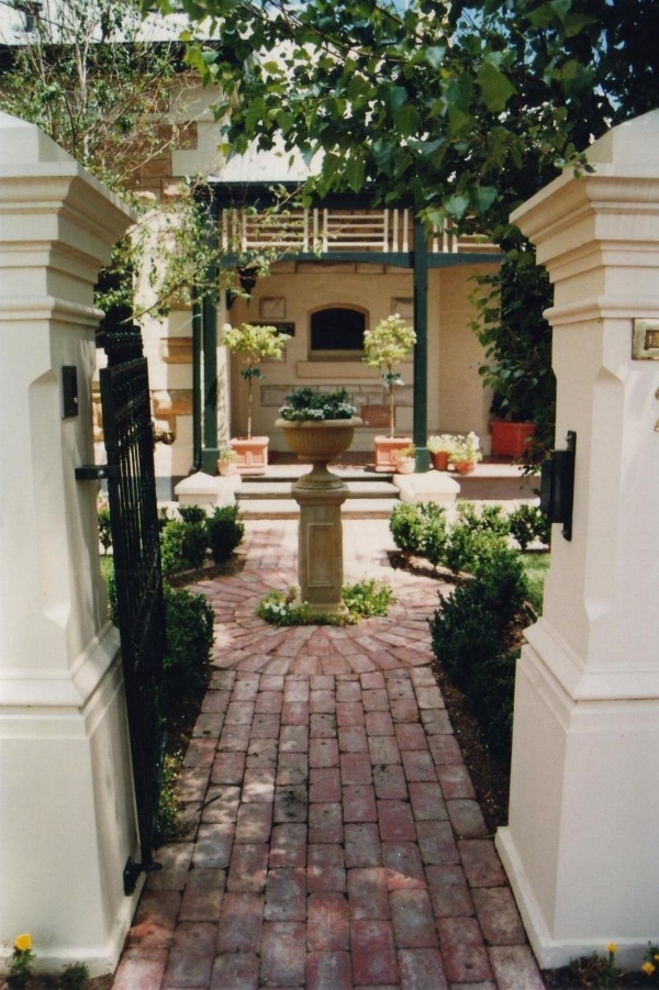 Water Bay Villa Bed & Breakfast image 3