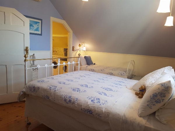 Water Bay Villa Bed & Breakfast image 7